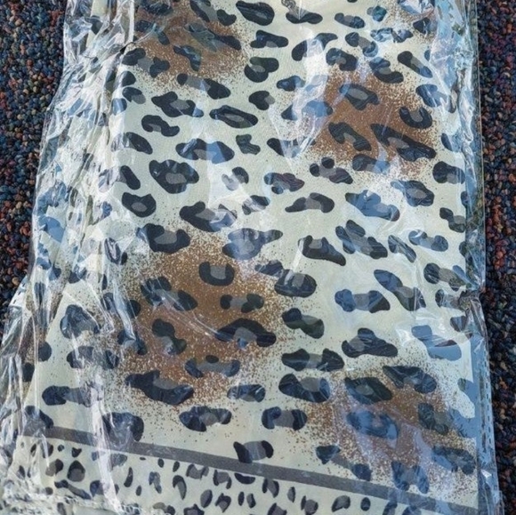 20×20 keneth jones scarves - Picture 3 of 5